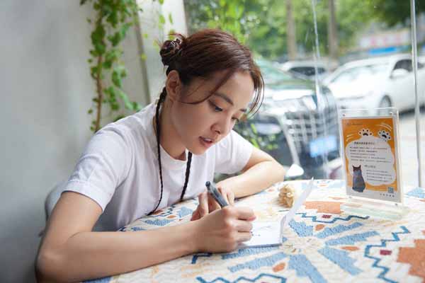 1691634916148719.jpg 蔡依林认真画此次体验.jpg