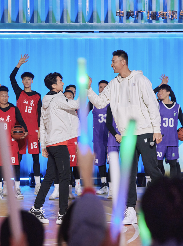 03 吴尊央视跨年晚会现场图.jpg
